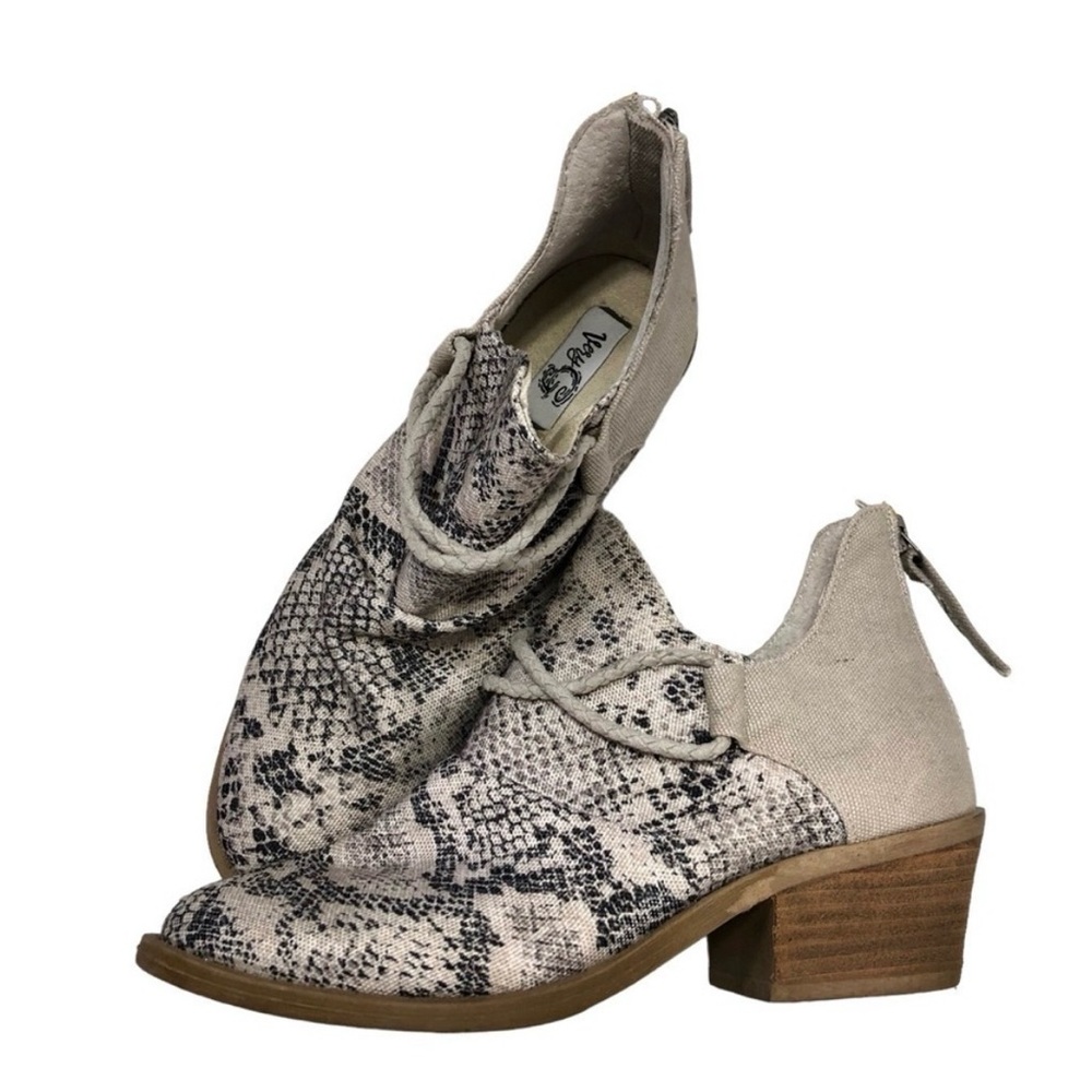 Buckle Very G Spartan Snakeprint Booties Sz 7.5 Boho Western Low heel Boots